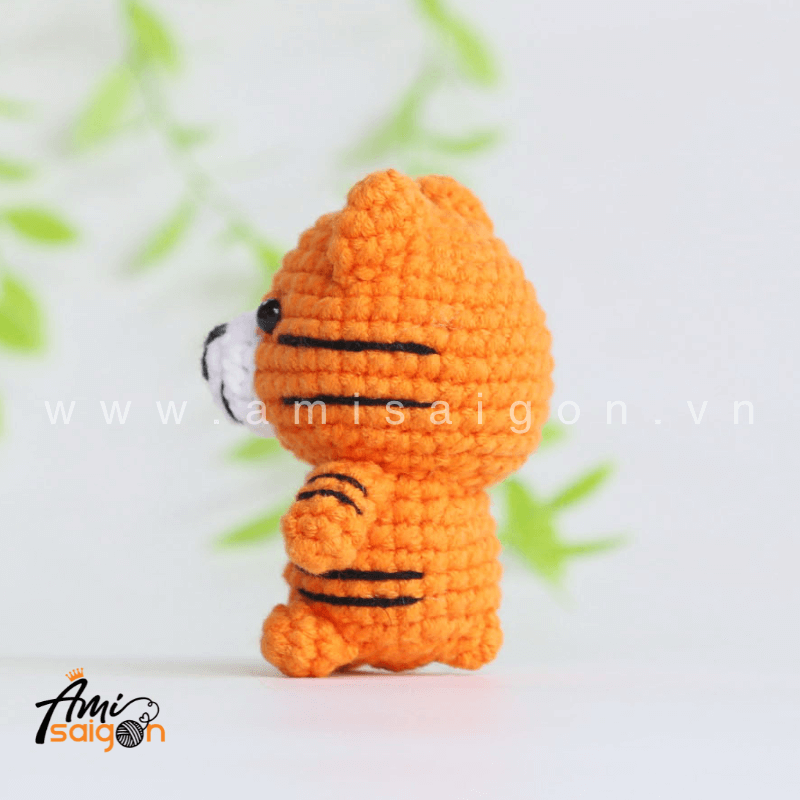 Móc khóa hổ con bằng len amigurumi - Chart móc miễn phí AmiSaigon (Ảnh: @amisaigonvn)