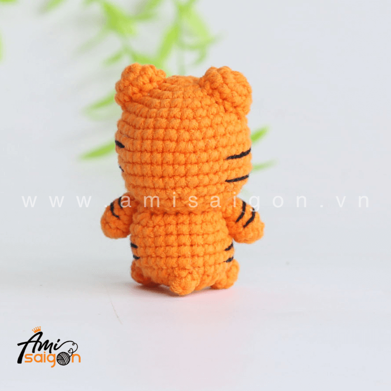 Móc khóa hổ con bằng len amigurumi - Chart móc miễn phí AmiSaigon (Ảnh: @amisaigonvn)