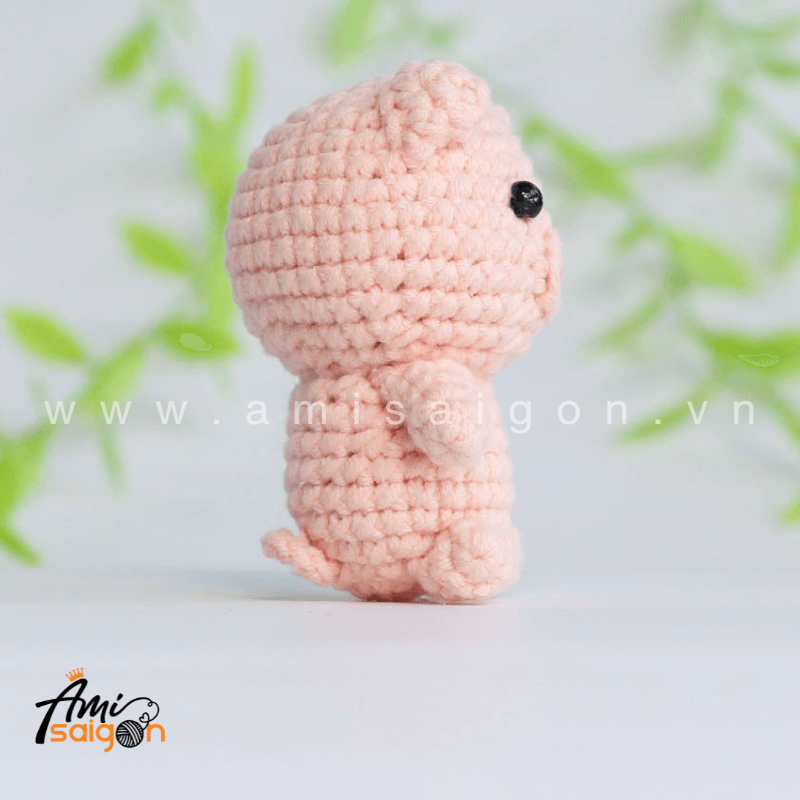 Móc khóa heo hồng bằng len amigurumi - Chart móc miễn phí AmiSaigon (Ảnh: @amisaigonvn)