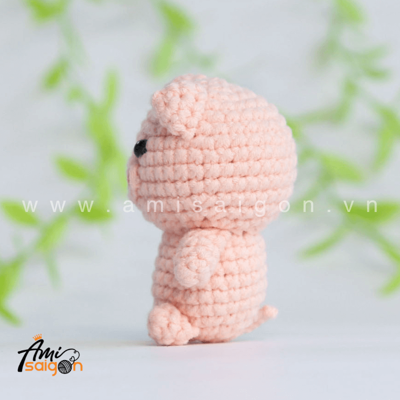 Móc khóa heo hồng bằng len amigurumi - Chart móc miễn phí AmiSaigon (Ảnh: @amisaigonvn)