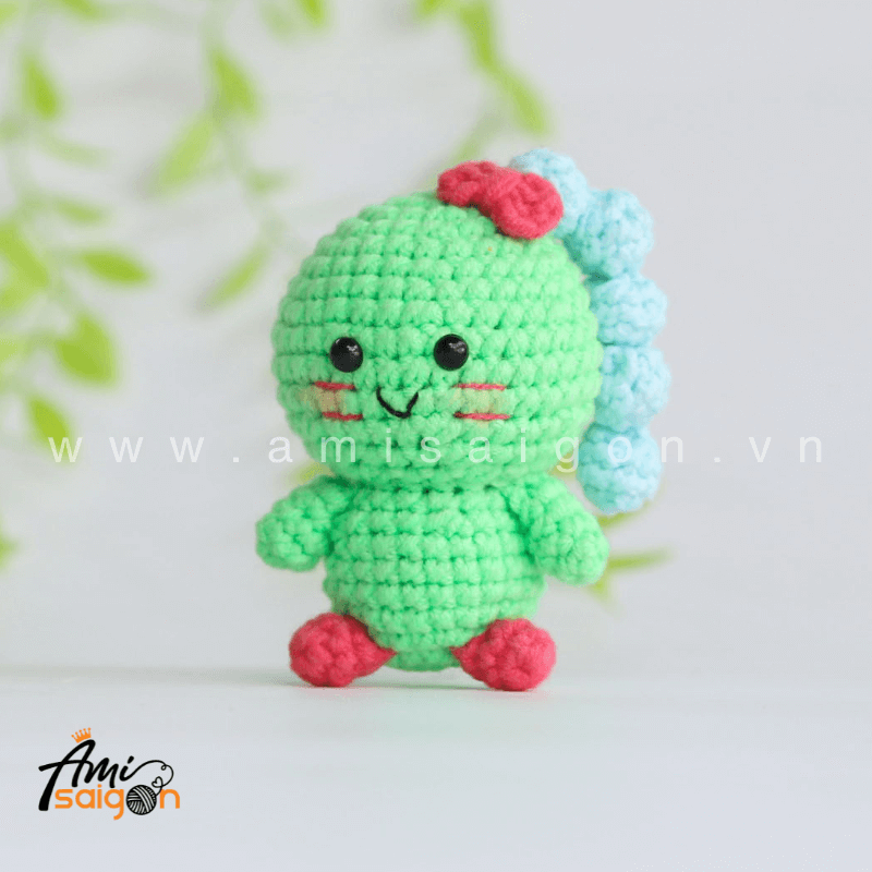 Móc khóa khủng long bằng len amigurumi - Chart móc miễn phí AmiSaigon (Ảnh: @amisaigonvn)