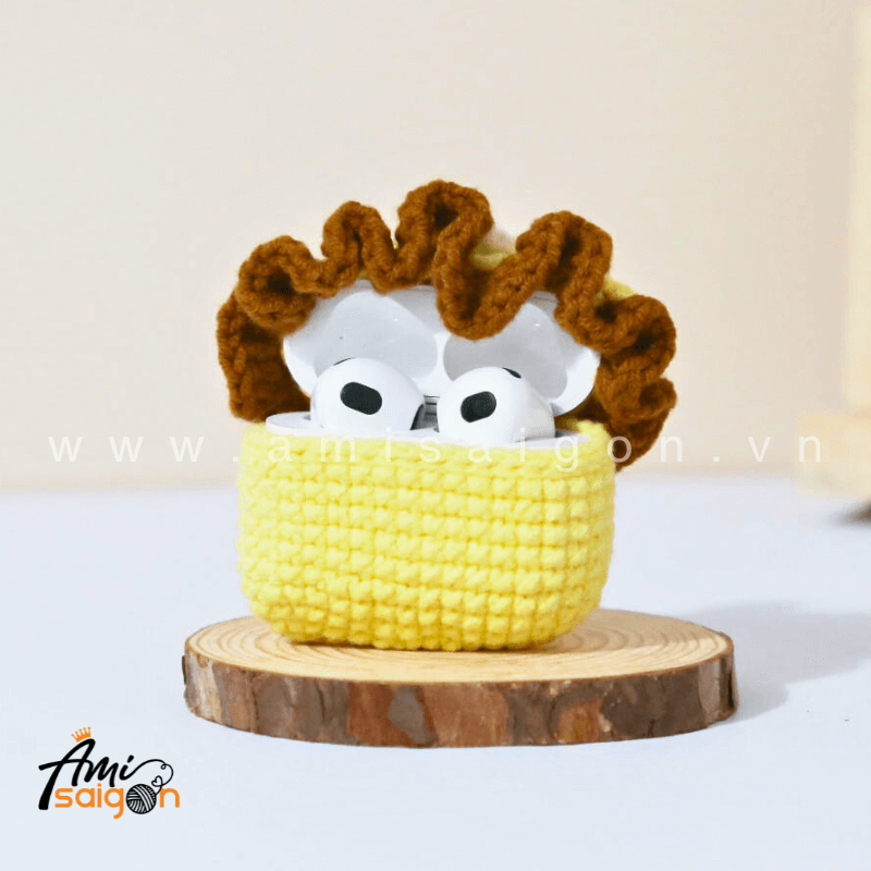 Amigurumi Lion Earphone Case - Free Crochet pattern by AmiSaigon