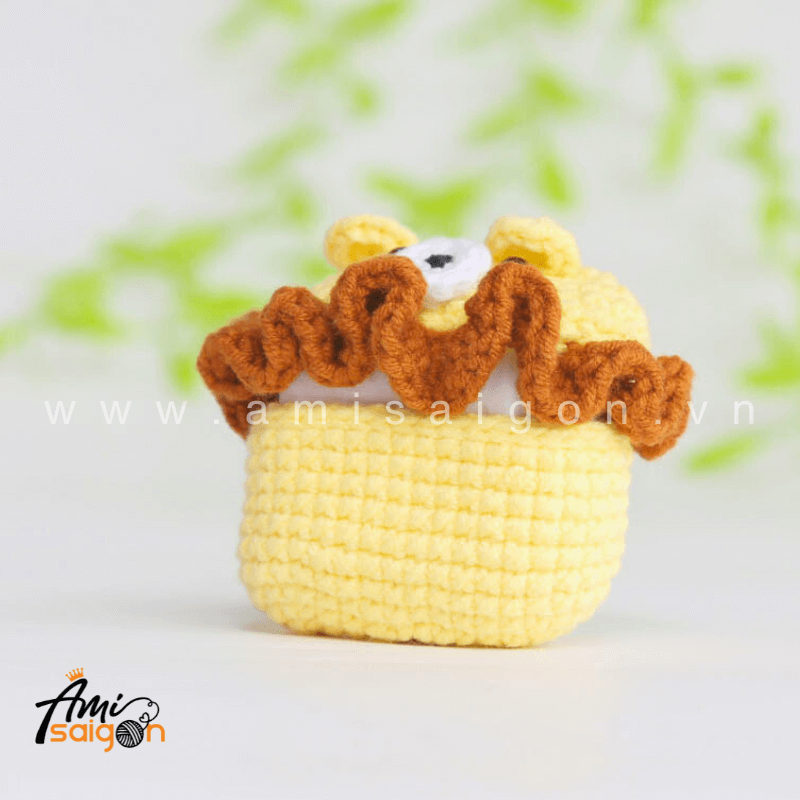 Amigurumi Lion Earphone Case - Free Crochet pattern by AmiSaigon