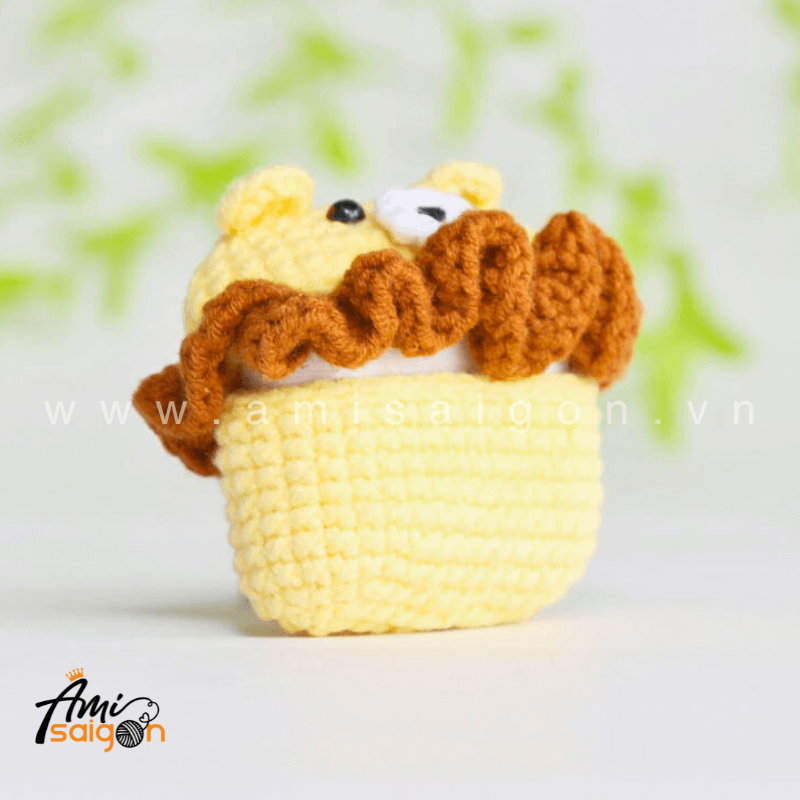 Amigurumi Lion Earphone Case - Free Crochet pattern by AmiSaigon