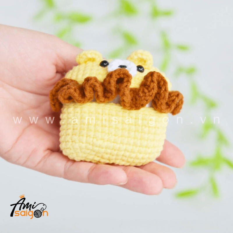 Amigurumi Lion Earphone Case - Free Crochet pattern by AmiSaigon