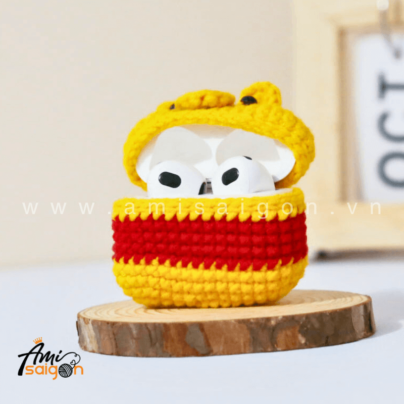 Amigurumi Pooh Earphone Case - Free Crochet pattern by AmiSaigon