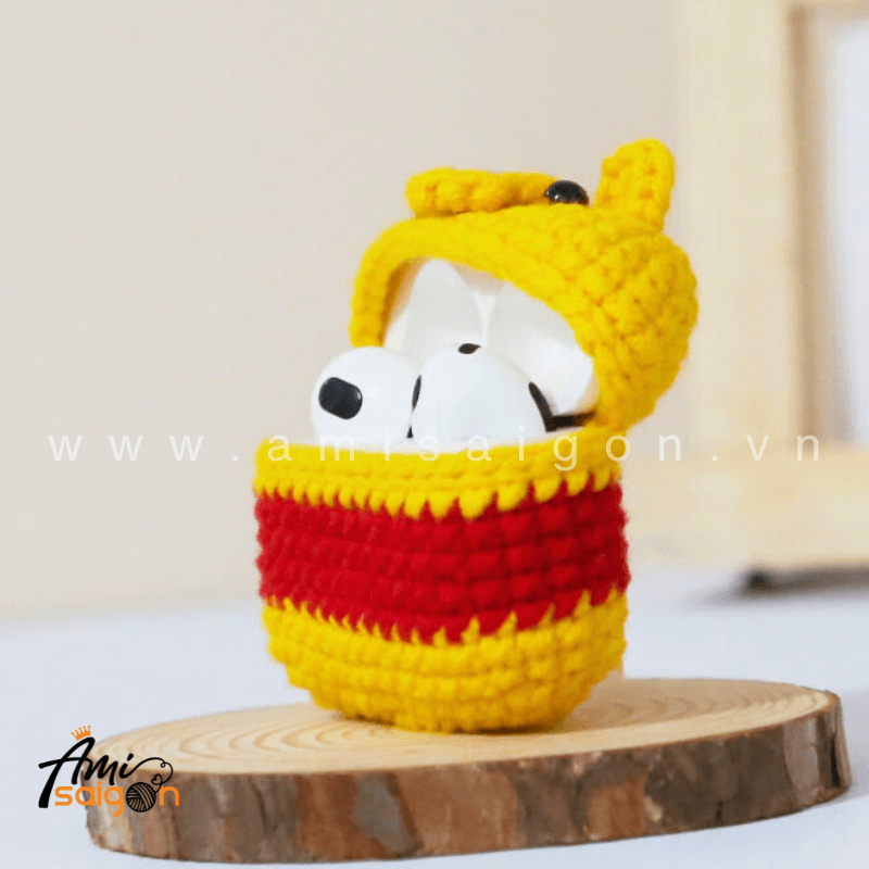 Amigurumi Pooh Earphone Case - Free Crochet pattern by AmiSaigon