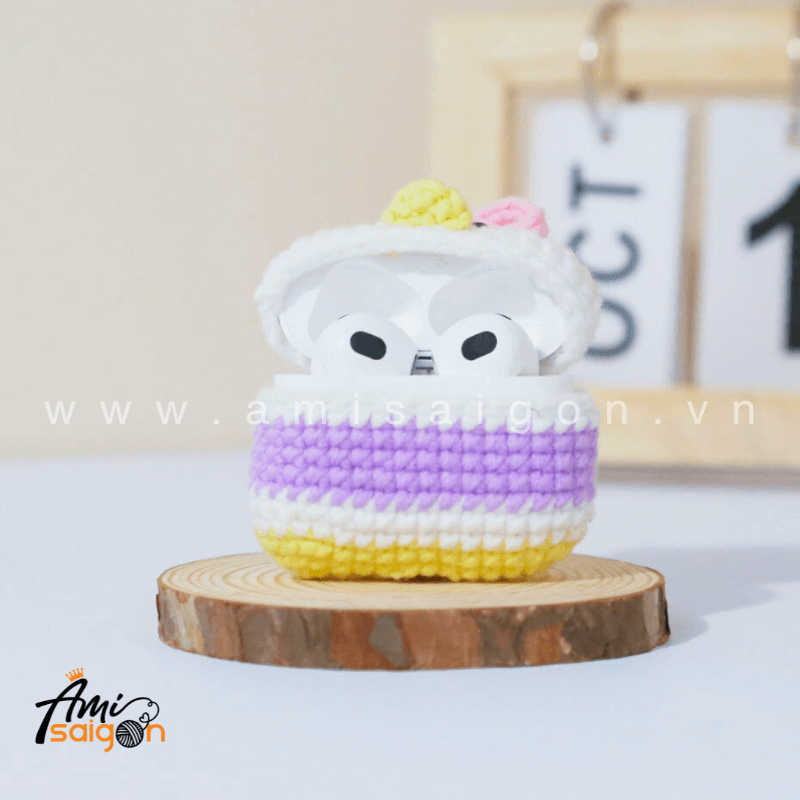 Amigurumi Daisy Duck Earphone Case - Free Crochet pattern by AmiSaigon