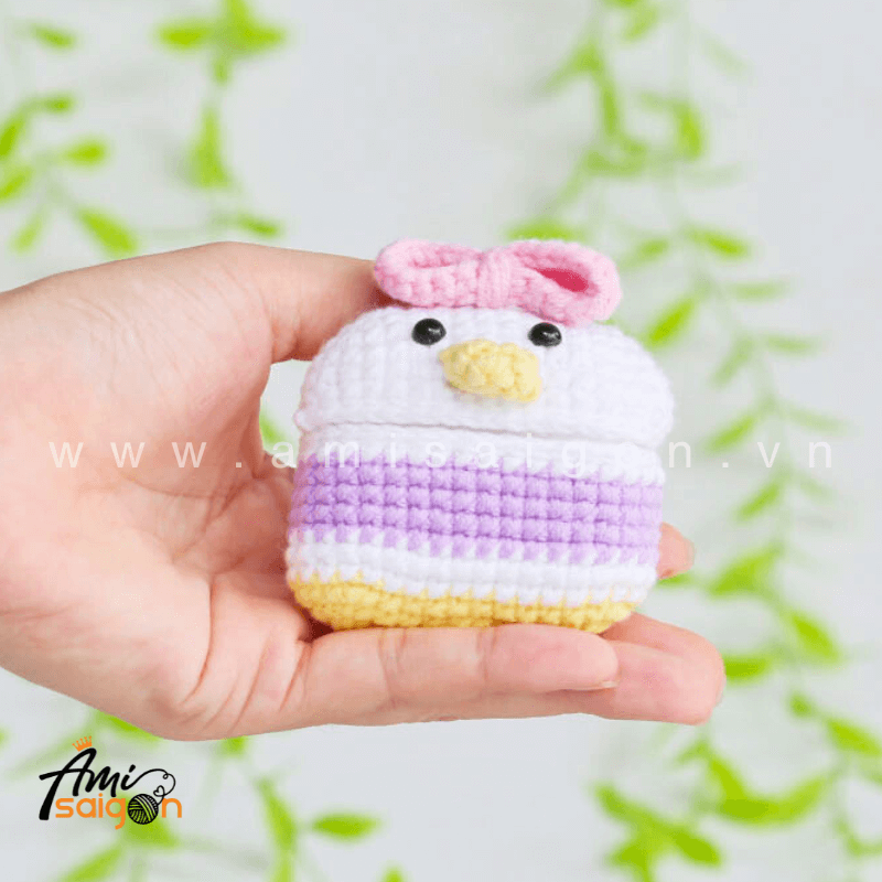 Amigurumi Daisy Duck Earphone Case - Free Crochet pattern by AmiSaigon