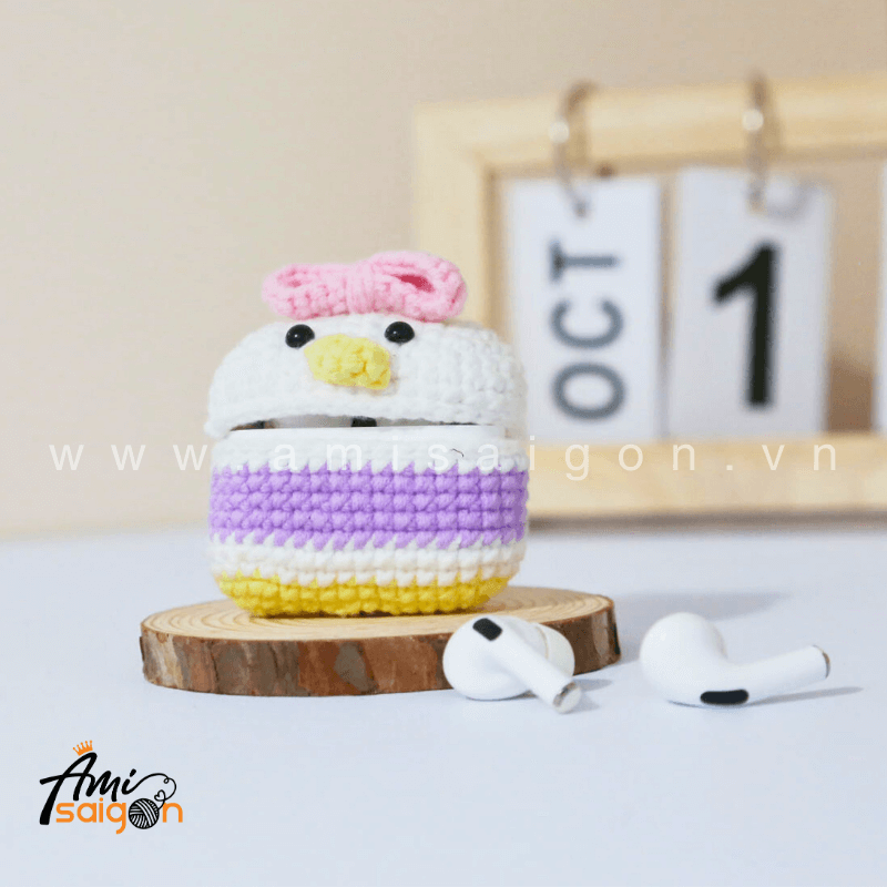 Amigurumi Daisy Duck Earphone Case - Free Crochet pattern by AmiSaigon