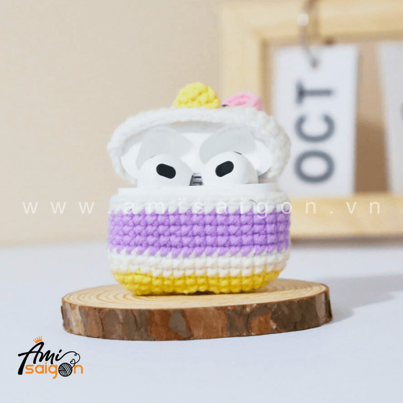 Amigurumi Daisy Duck Earphone Case - Free Crochet pattern by AmiSaigon