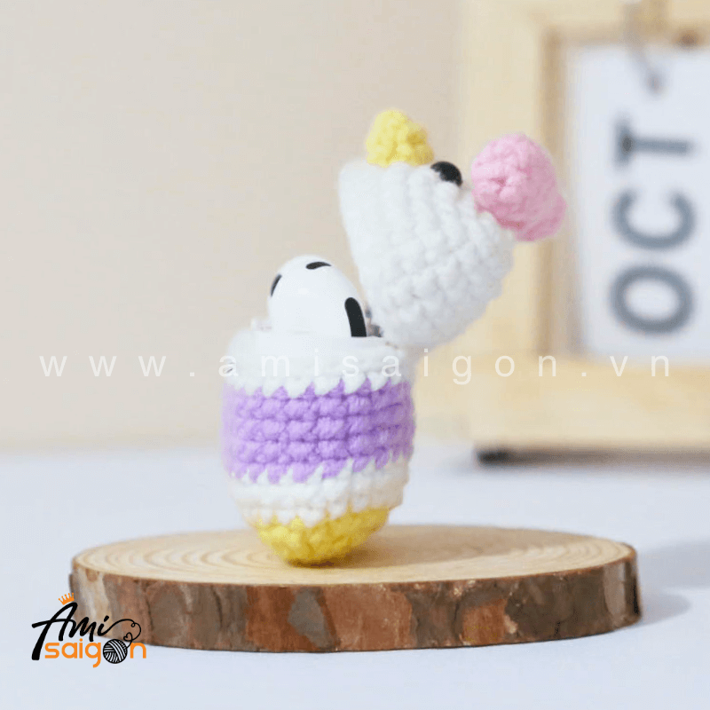 Amigurumi Daisy Duck Earphone Case - Free Crochet pattern by AmiSaigon