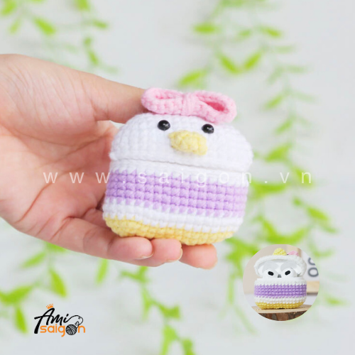 Free amigurumi Daisy duck earphone case crochet pattern