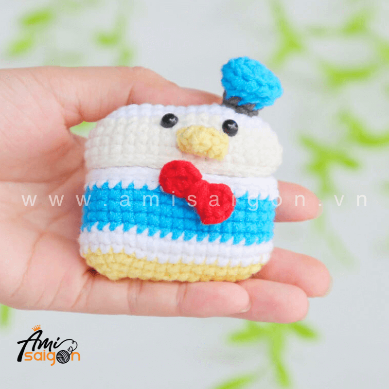 Amigurumi Donald Duck Earphone Case - Free Crochet pattern by AmiSaigon