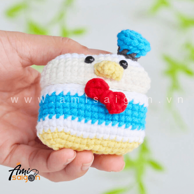 Amigurumi Donald Duck Earphone Case - Free Crochet pattern by AmiSaigon