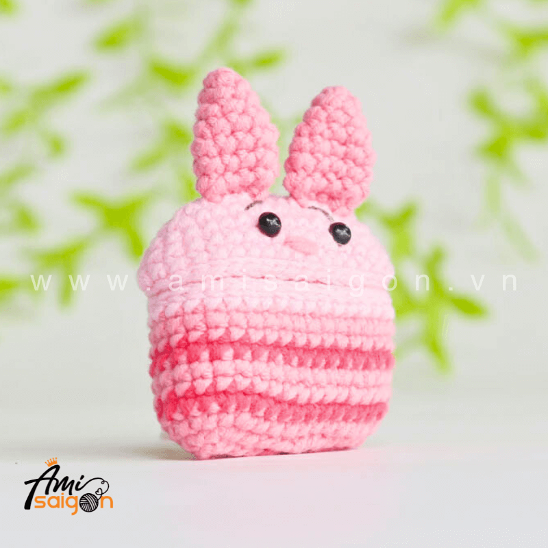 Amigurumi Piglet Earphone Case - Free Crochet pattern by AmiSaigon