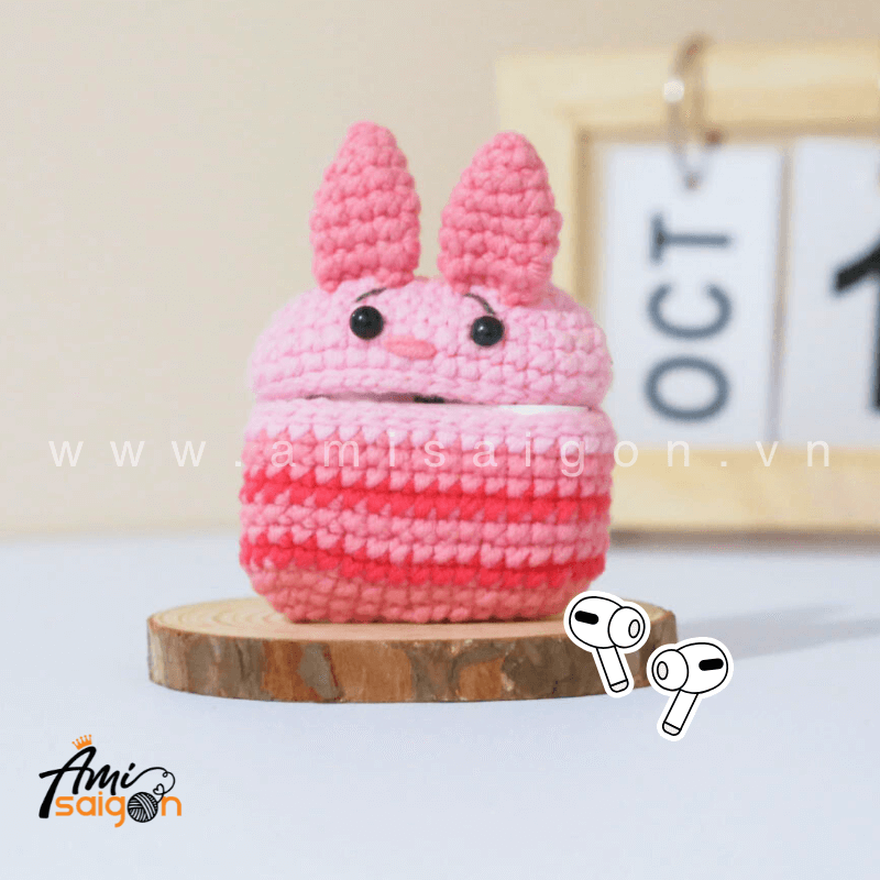 Amigurumi Piglet Earphone Case - Free Crochet pattern by AmiSaigon