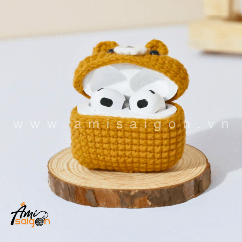 Amigurumi Bear Earphone Case - Free Crochet pattern by AmiSaigon