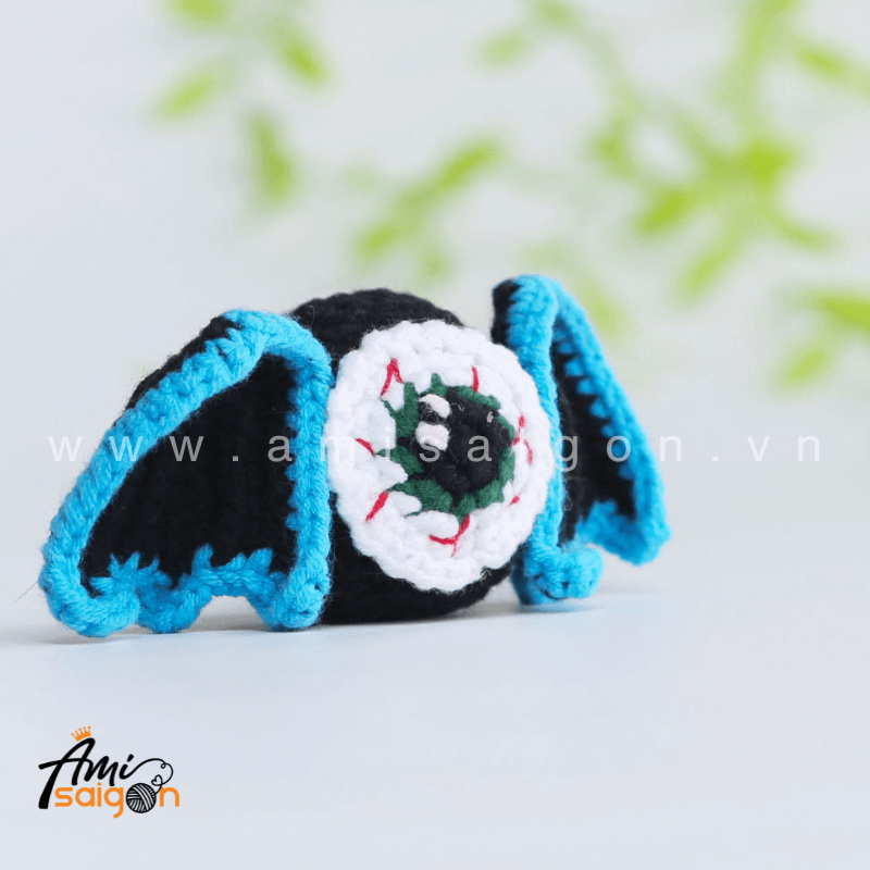 Móc khóa con dơi độc lạ bằng len amigurumi - Chart móc miễn phí AmiSaigon (Ảnh: @amisaigonvn)