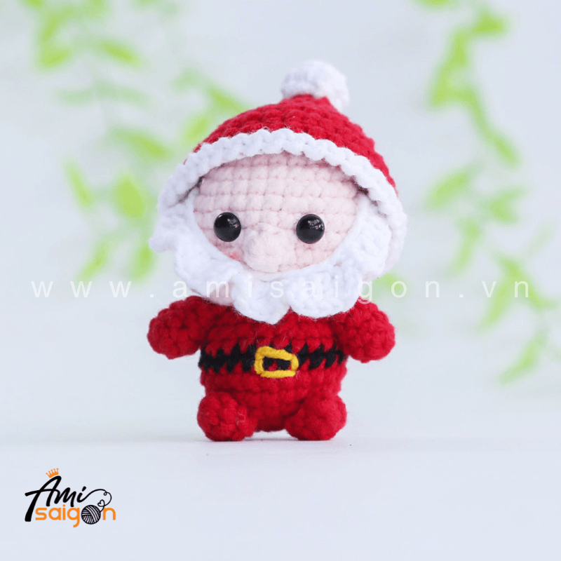 Móc khóa ông già Noel giáng sinh bằng len amigurumi - Chart móc miễn phí AmiSaigon (Ảnh: @amisaigonvn)