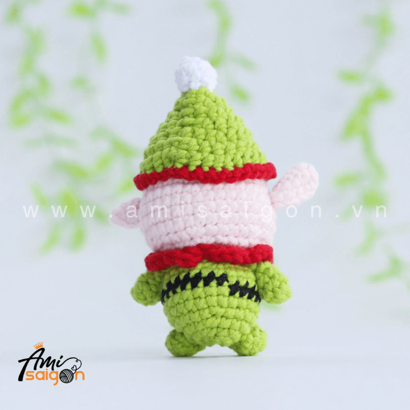 Móc khóa yêu tinh Giáng sinh bằng len amigurumi - Chart móc miễn phí AmiSaigon (Ảnh: @amisaigonvn)