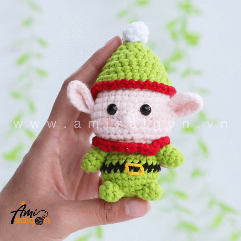 Móc khóa yêu tinh Giáng sinh bằng len amigurumi - Chart móc miễn phí AmiSaigon (Ảnh: @amisaigonvn)