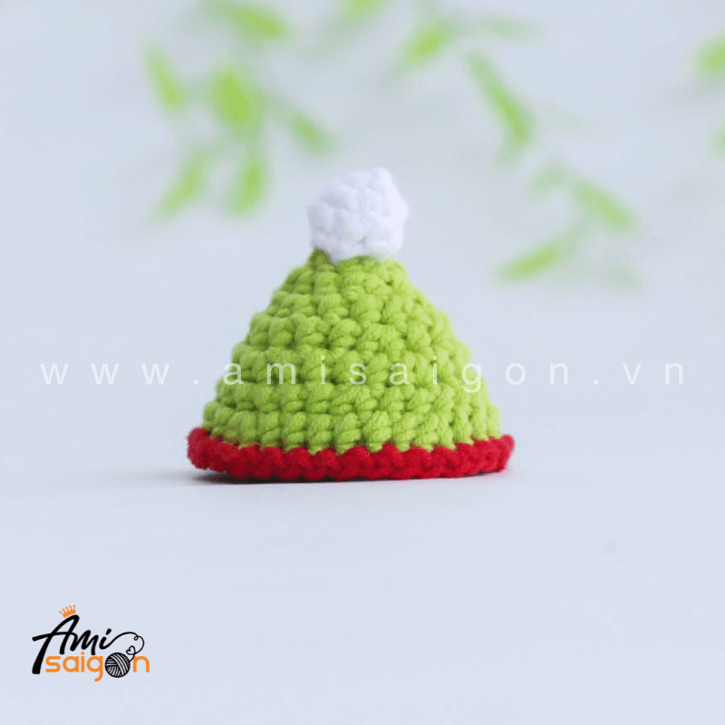 Móc khóa yêu tinh Giáng sinh bằng len amigurumi - Chart móc miễn phí AmiSaigon (Ảnh: @amisaigonvn)