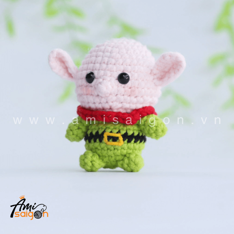 Móc khóa yêu tinh Giáng sinh bằng len amigurumi - Chart móc miễn phí AmiSaigon (Ảnh: @amisaigonvn)