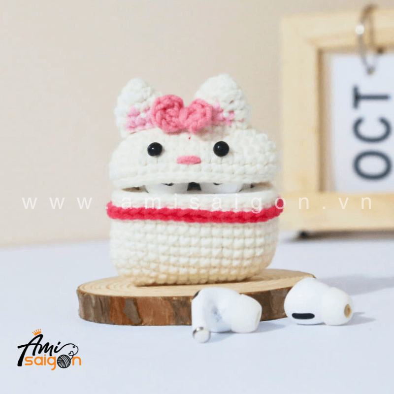 Amigurumi Marie Cat Earphone Case - Free Crochet pattern by AmiSaigon