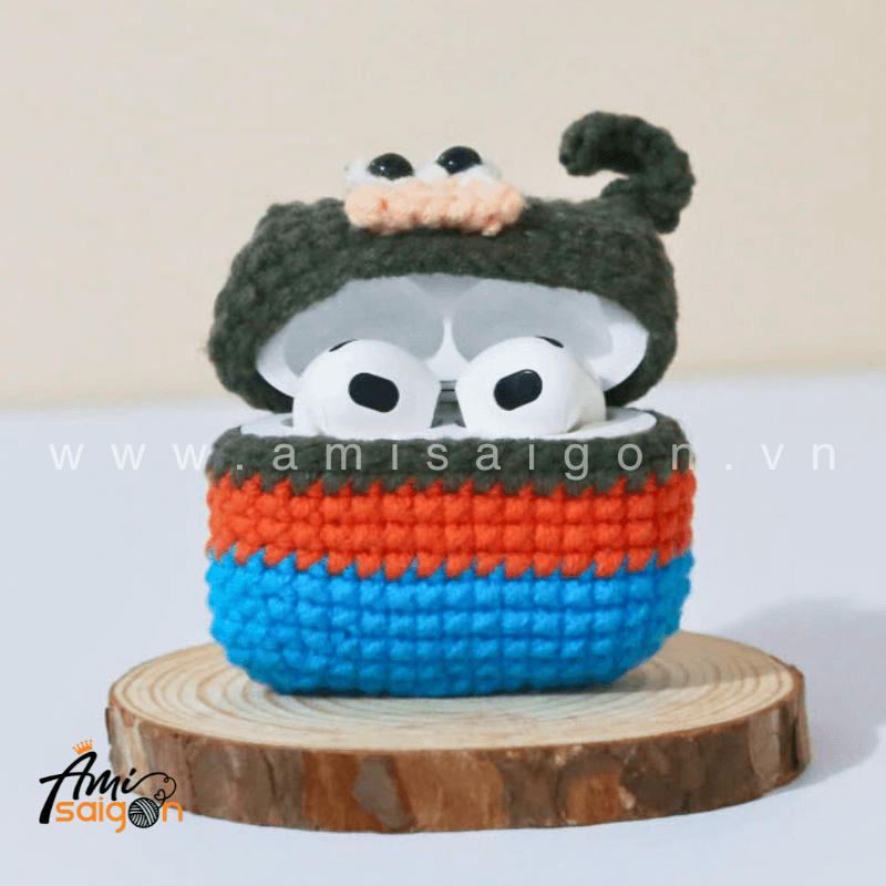 Amigurumi Pluto dog Earphone Case - Free Crochet pattern by AmiSaigon