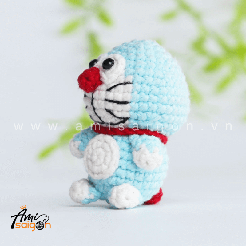 Móc khóa mèo máy Doraemon bằng len amigurumi - Chart móc miễn phí AmiSaigon (Ảnh: @amisaigonvn)