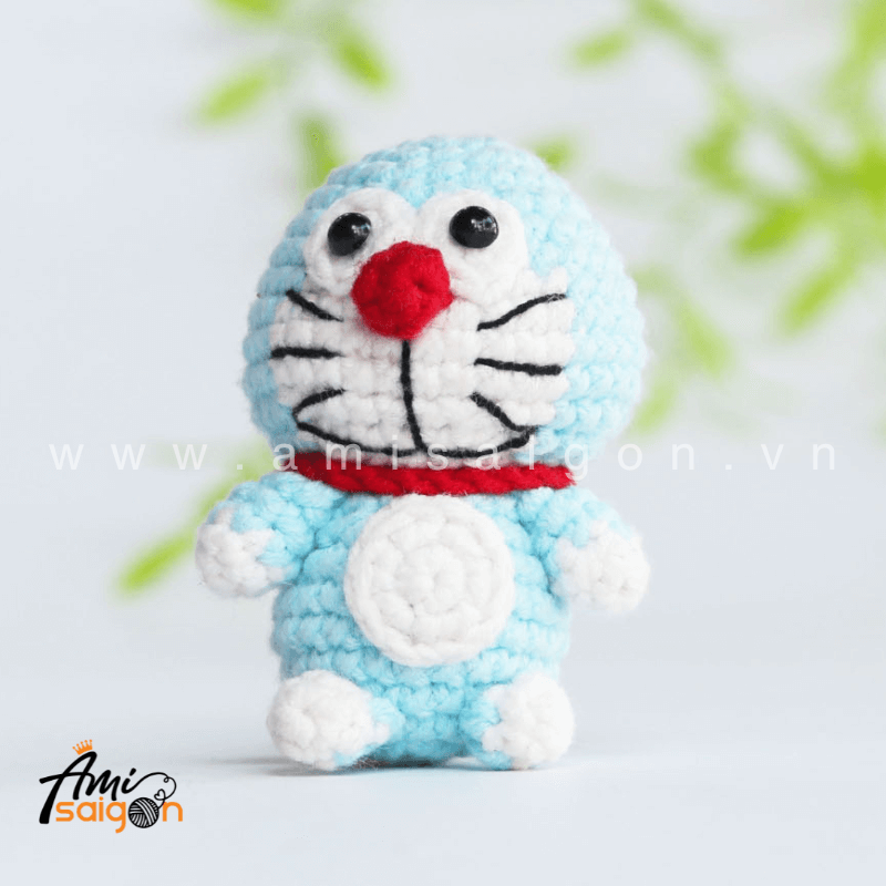 Móc khóa mèo máy Doraemon bằng len amigurumi - Chart móc miễn phí AmiSaigon (Ảnh: @amisaigonvn)