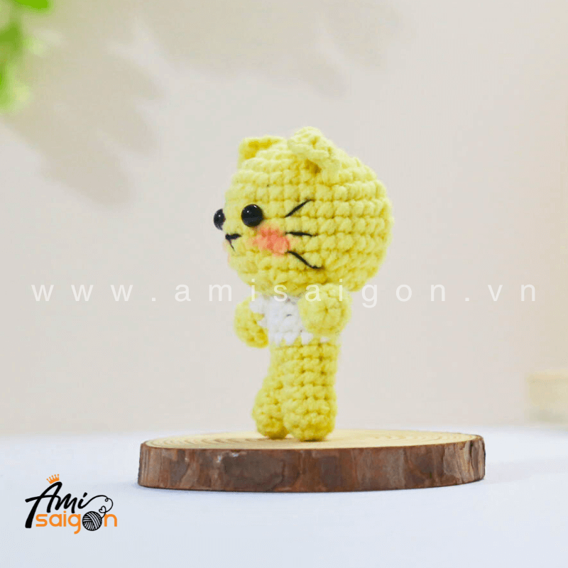 Tiny Amigurumi Cat - Free Crochet pattern by AmiSaigon