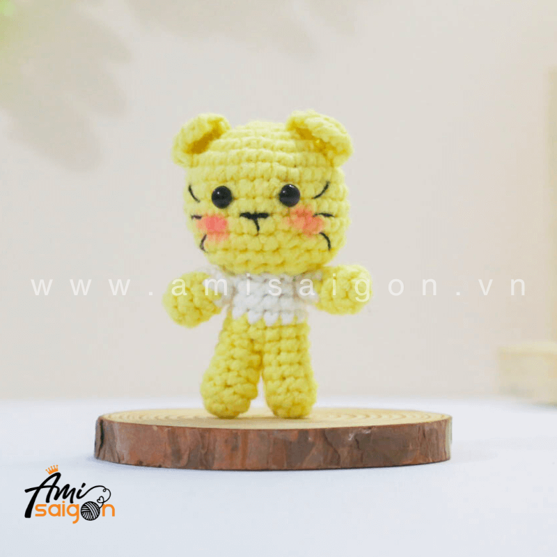 Tiny Amigurumi Cat - Free Crochet pattern by AmiSaigon