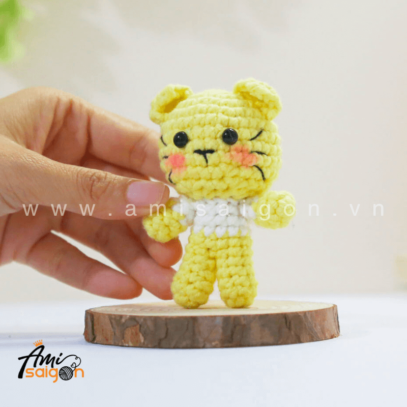 Tiny Amigurumi Cat - Free Crochet pattern by AmiSaigon