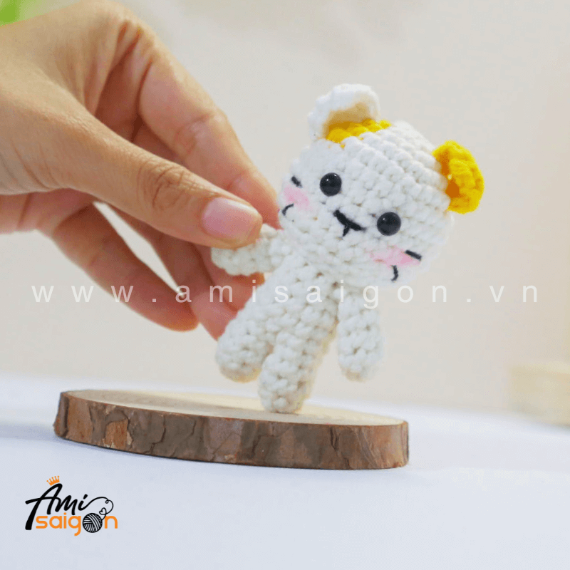 Tiny Amigurumi Cat - Free Crochet pattern by AmiSaigon