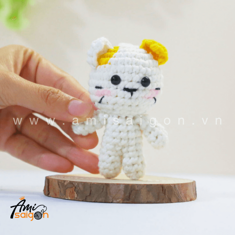 Tiny Amigurumi Cat - Free Crochet pattern by AmiSaigon