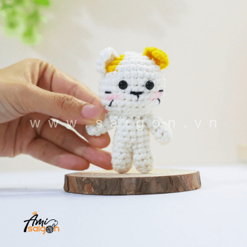 Tiny cat amigurumi free crochet pattern