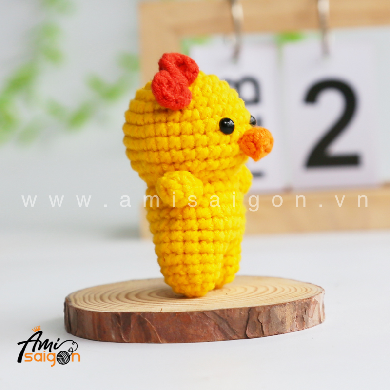 Amigurumi Duck with a bow - Free Crochet pattern by AmiSaigon