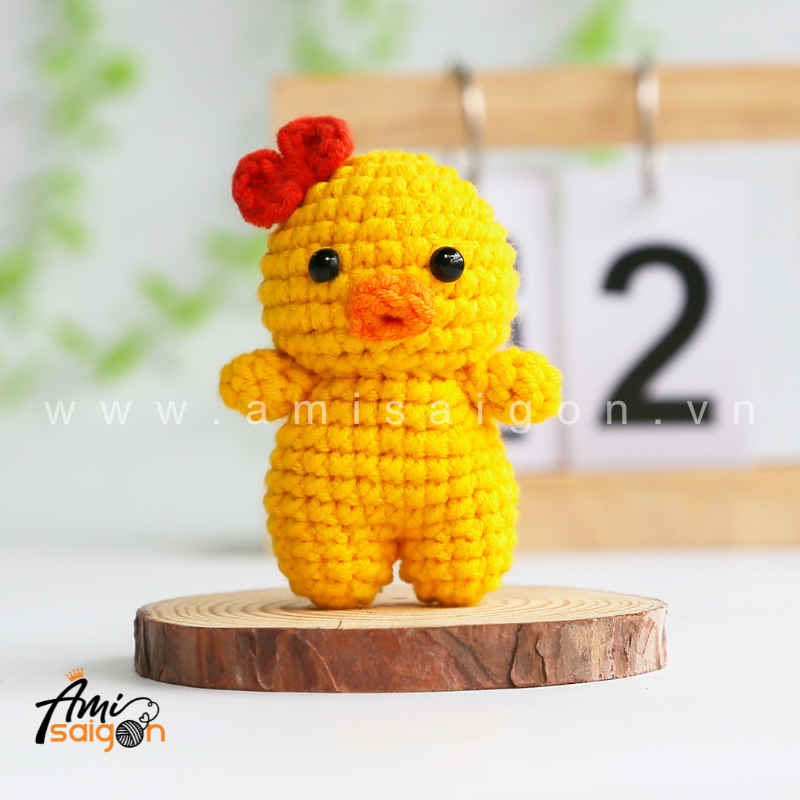 Amigurumi Duck with a bow - Free Crochet pattern by AmiSaigon
