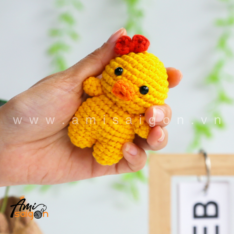 Amigurumi Duck with a bow - Free Crochet pattern by AmiSaigon