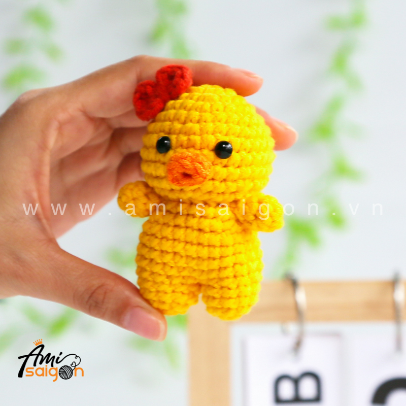 Amigurumi Duck with a bow - Free Crochet pattern by AmiSaigon