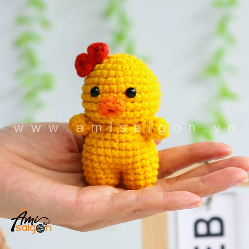 Amigurumi Duck with a bow - Free Crochet pattern by AmiSaigon
