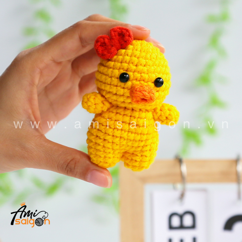 Amigurumi Duck with a bow - Free Crochet pattern by AmiSaigon