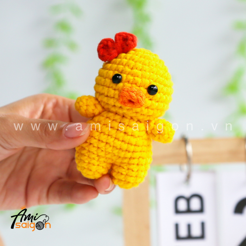 Amigurumi Duck with a bow - Free Crochet pattern by AmiSaigon