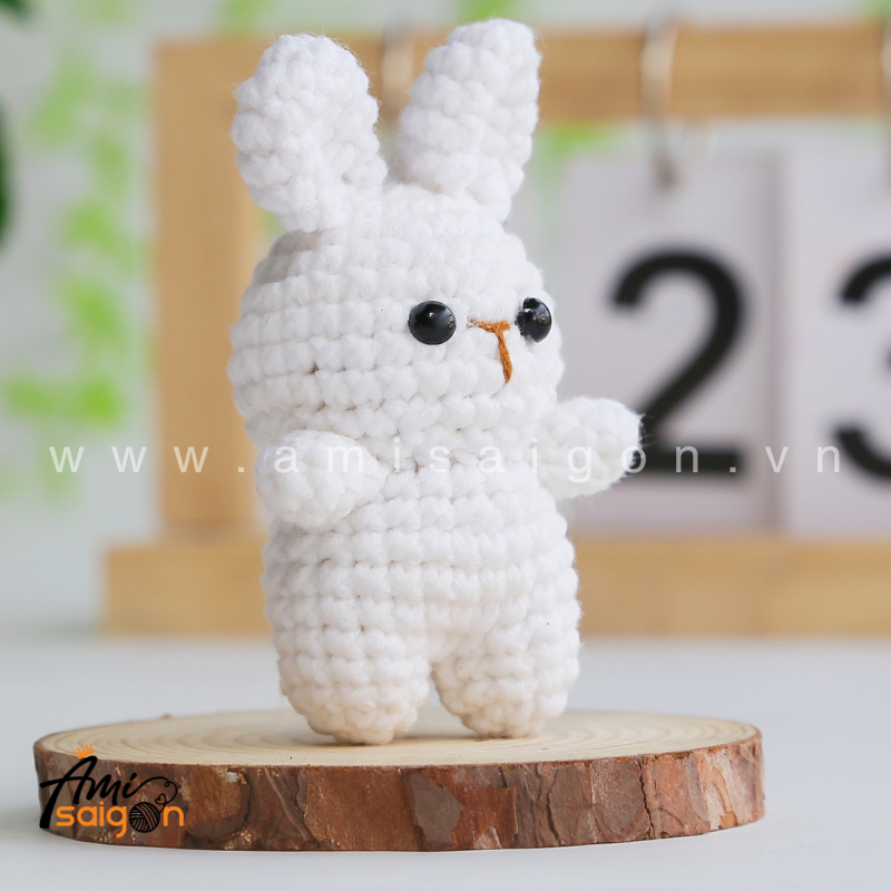 Amigurumi White Bunny - Free Crochet pattern by AmiSaigon