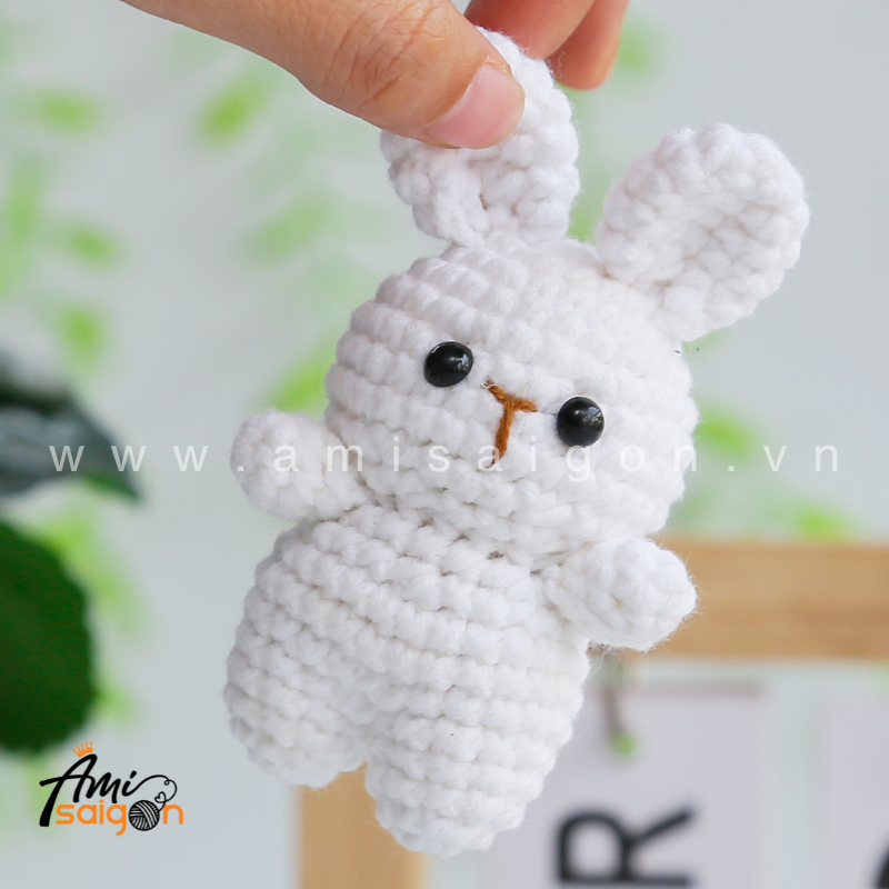 Amigurumi White Bunny - Free Crochet pattern by AmiSaigon