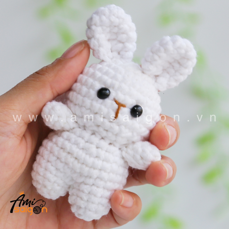 Amigurumi White Bunny - Free Crochet pattern by AmiSaigon