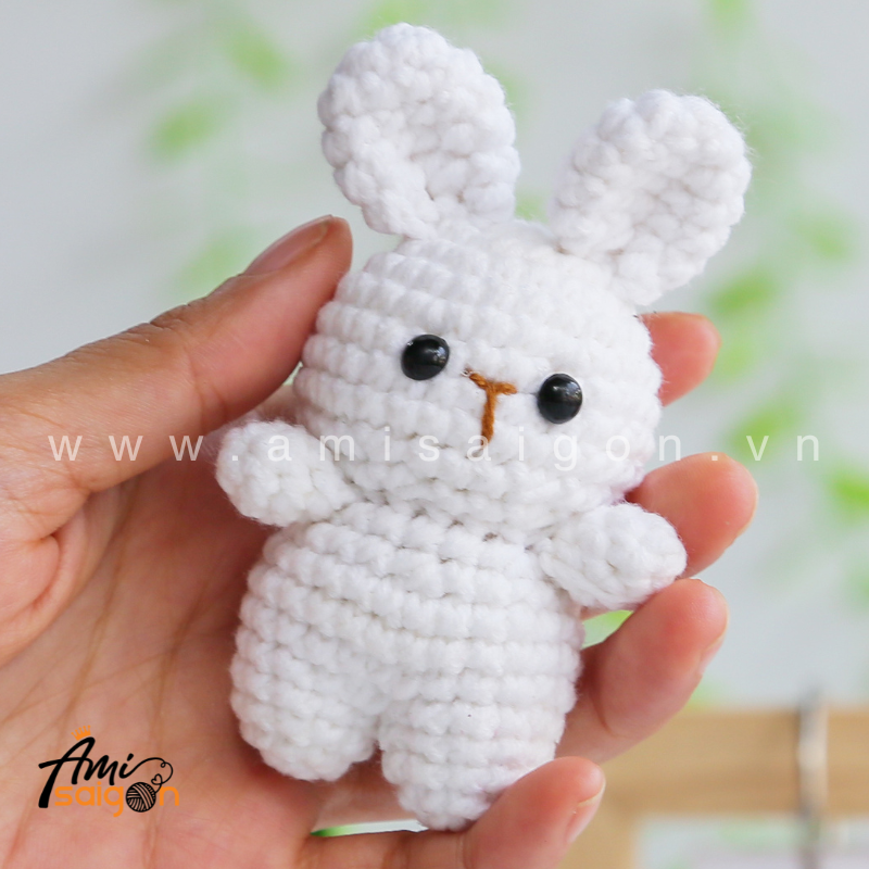 Amigurumi White Bunny - Free Crochet pattern by AmiSaigon