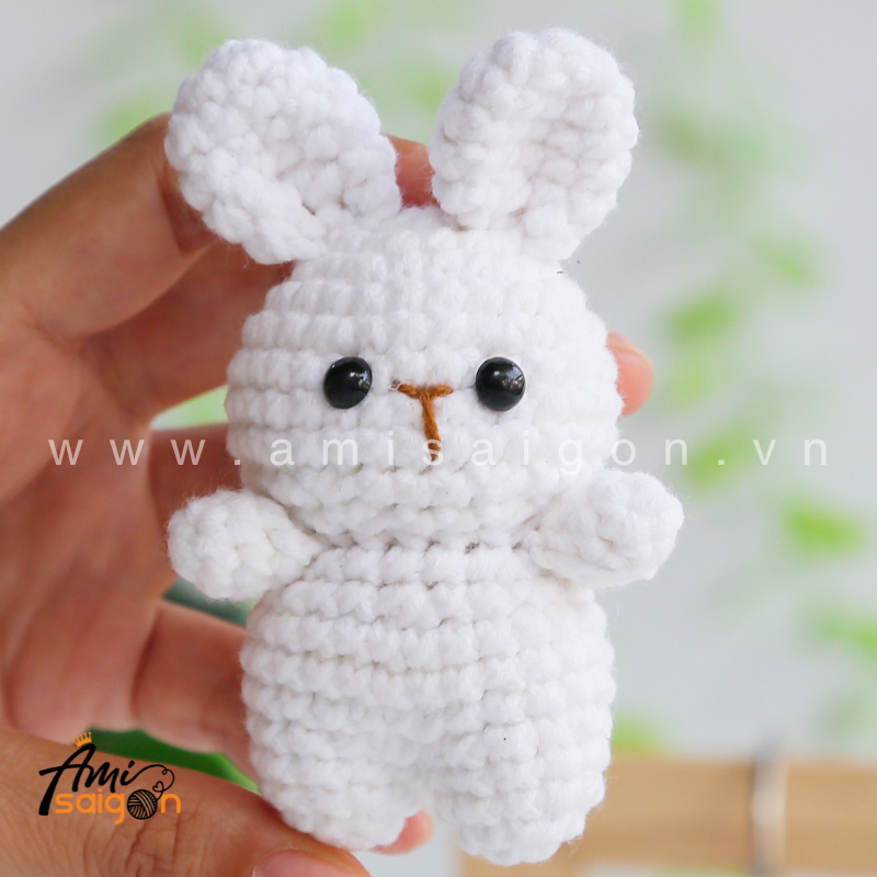 Amigurumi White Bunny - Free Crochet pattern by AmiSaigon